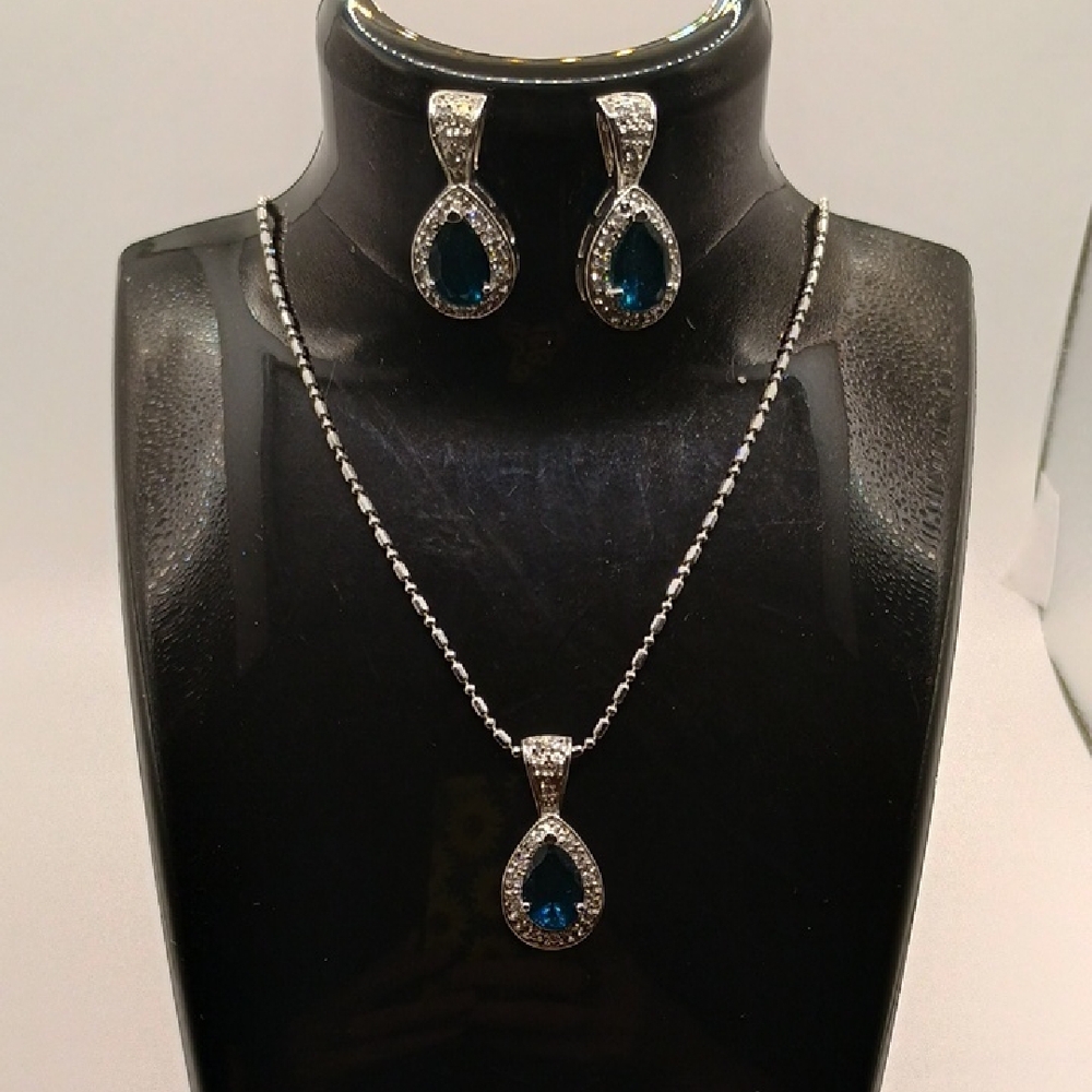 Elegant Silver and Blue Crystal Necklace And Earring Jewelry Set